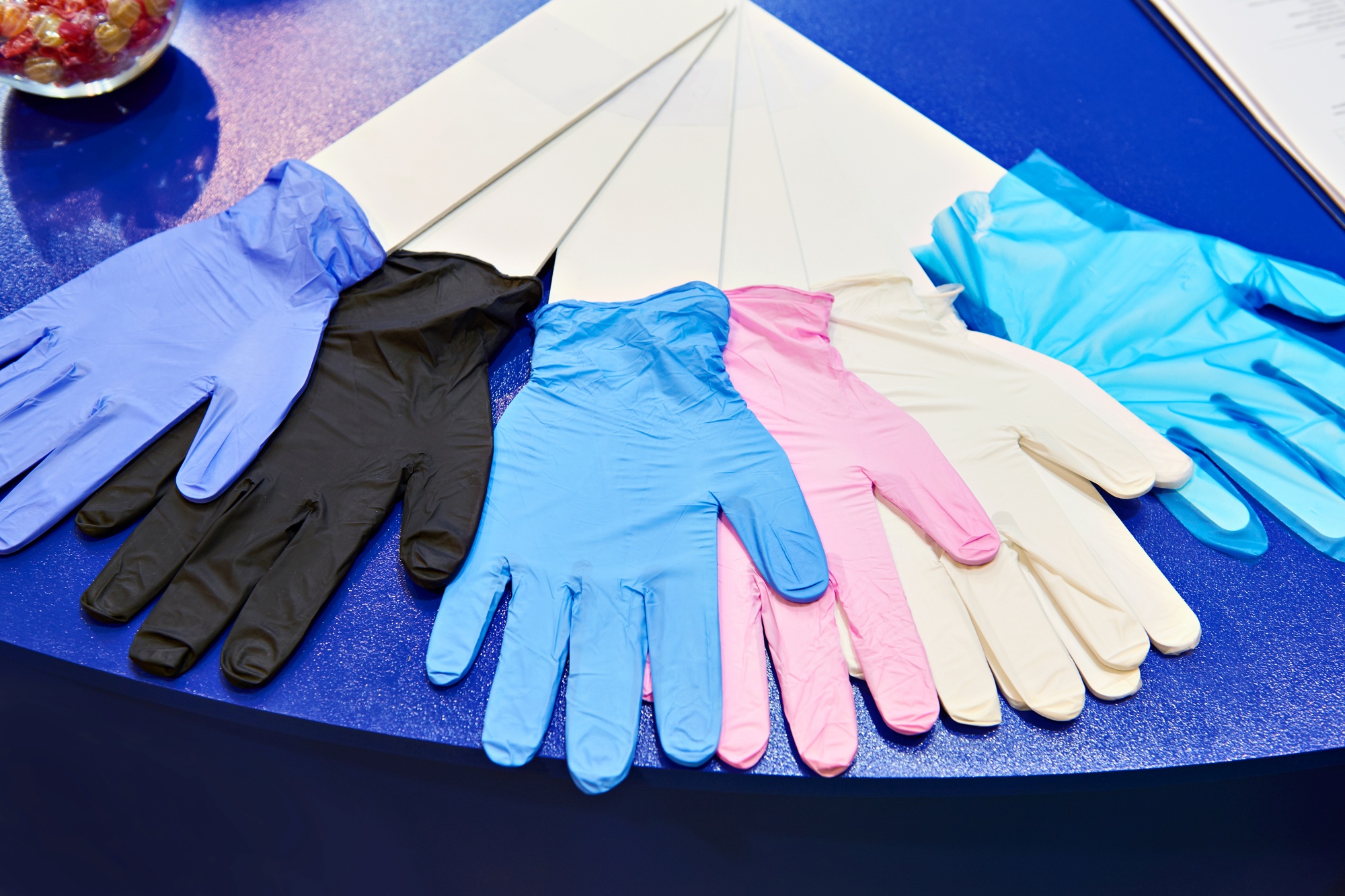 Exploring the Benefits of Nitrile Gloves in Healthcare Settings